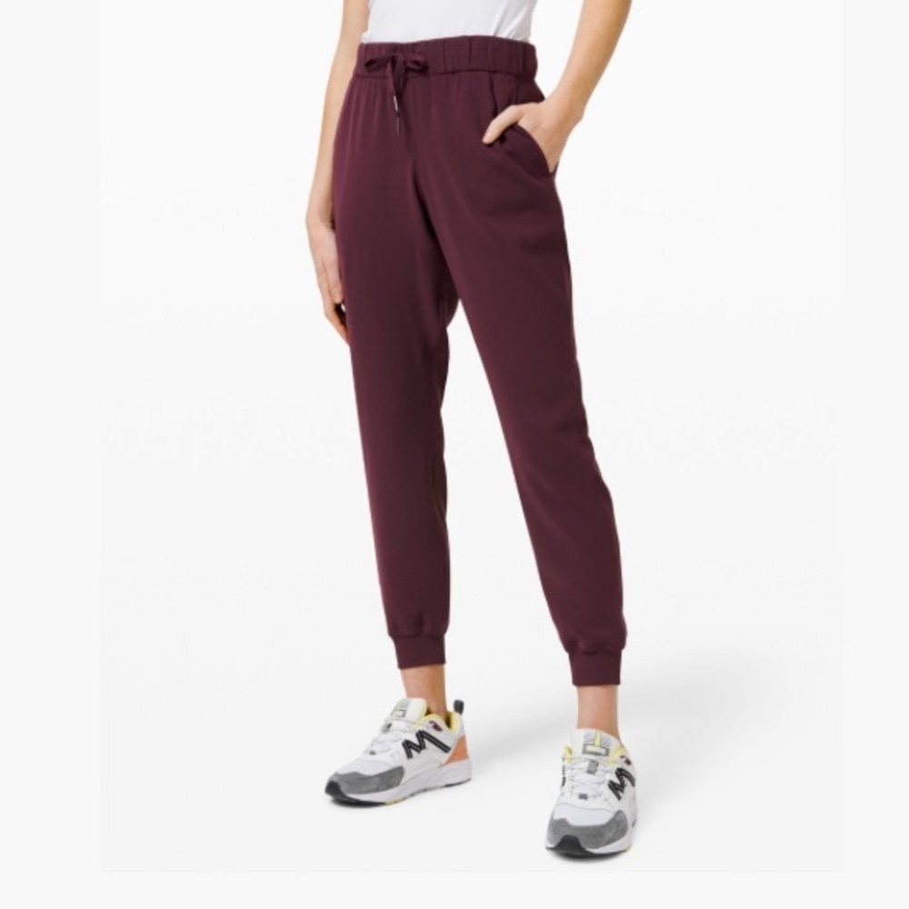 Lululemon - On the Fly Jogger - Cassis